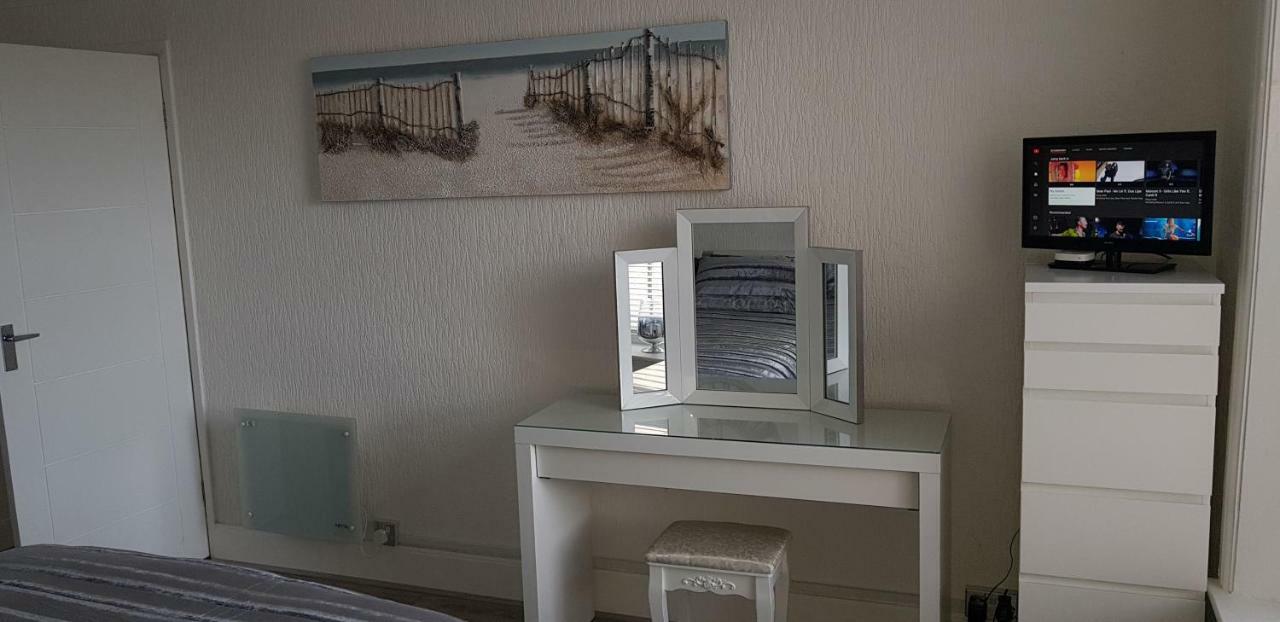 Harbour View Apartment โรส์-ออน-ซี ภายนอก รูปภาพ